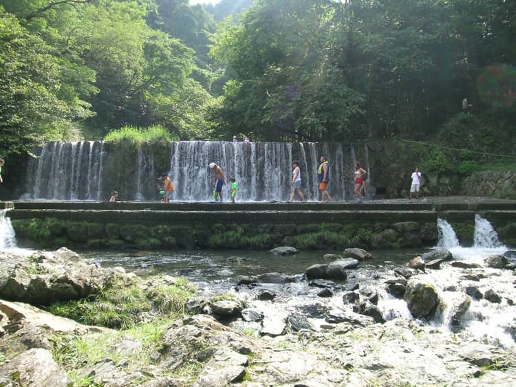 川遊び滝
